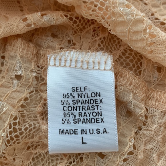 H.I.P. (Happening in the Present) brand blouse-size L - Picture 4 of 4